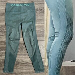 Fabletics Women Turquoise Sync Seamless High-Waisted 7/8 Athletic Legging Size M